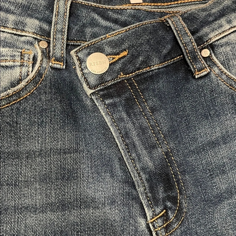 Risen High-Waist  Skinny Frey‎ Hem Jeans - Picture 4 of 9